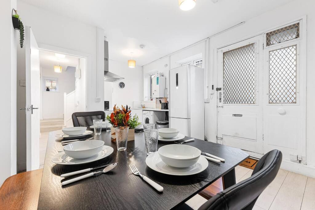 Holiday Home Near Kings Cross Sleep 12 Sp7 London Eksteriør bilde