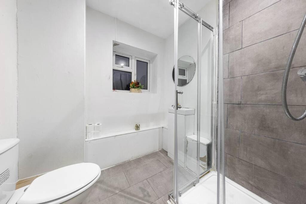Holiday Home Near Kings Cross Sleep 12 Sp7 London Eksteriør bilde