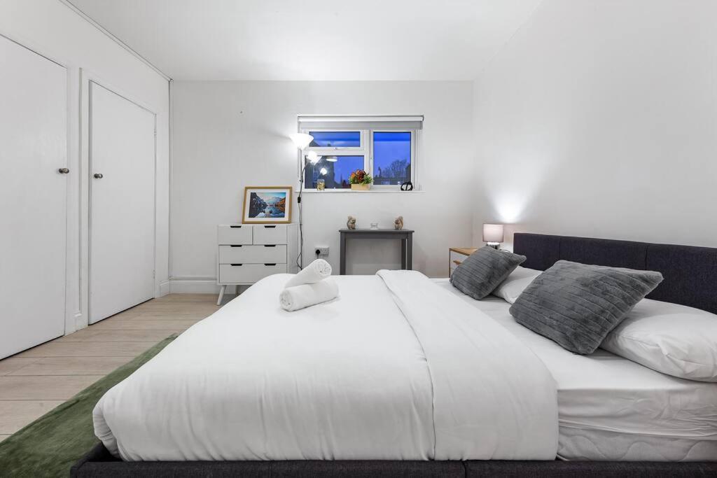 Holiday Home Near Kings Cross Sleep 12 Sp7 London Eksteriør bilde