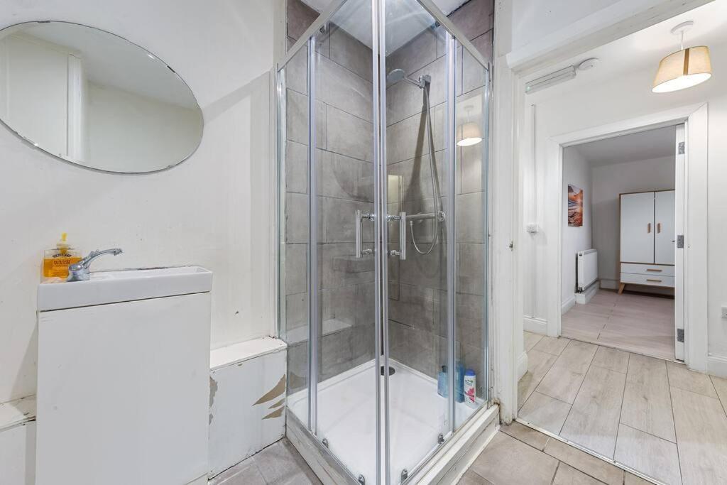 Holiday Home Near Kings Cross Sleep 12 Sp7 London Eksteriør bilde