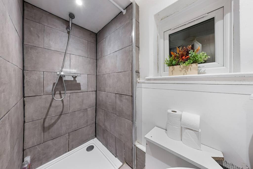 Holiday Home Near Kings Cross Sleep 12 Sp7 London Eksteriør bilde
