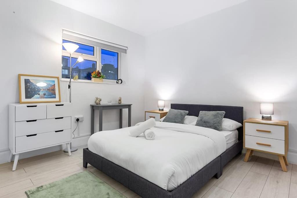 Holiday Home Near Kings Cross Sleep 12 Sp7 London Eksteriør bilde