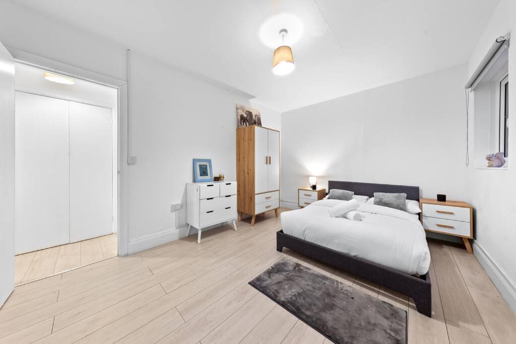 Holiday Home Near Kings Cross Sleep 12 Sp7 London Eksteriør bilde